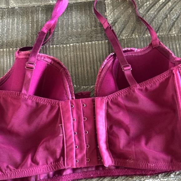 Victoria's Secret Red Underwire Bra Intimates & Sleepwear - Picture 6 of 6